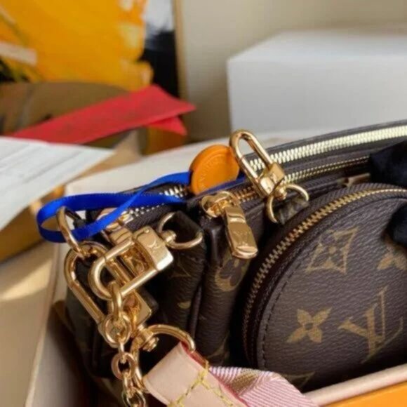 LOUIS VUITTON Rose Claire Monogram Canvas Multi Pochette - Picture 6 of 7